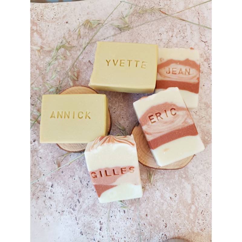 Savon Personnalisé | Prénom ou Message Gravé sur un Savon Artisanal